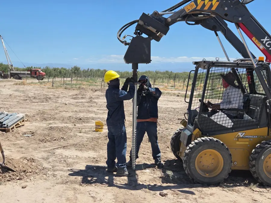 Parque solar fotovoltaico de 131,76 kWp para Frutos del Mercedario